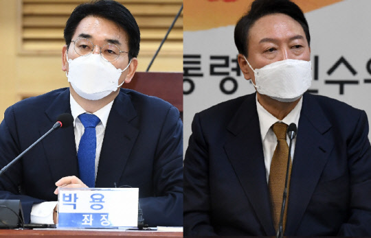 박용진(왼쪽) 민주당 의원과 윤석열 대통령 당선인. 연합뉴스